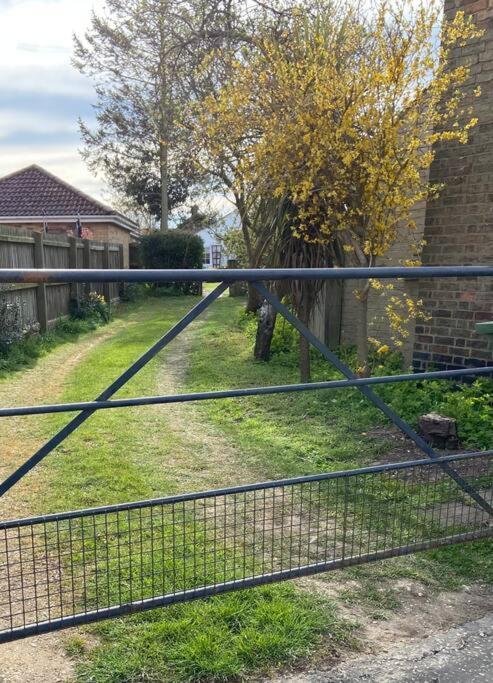 Field Cottage Whittlesey Bagian luar foto